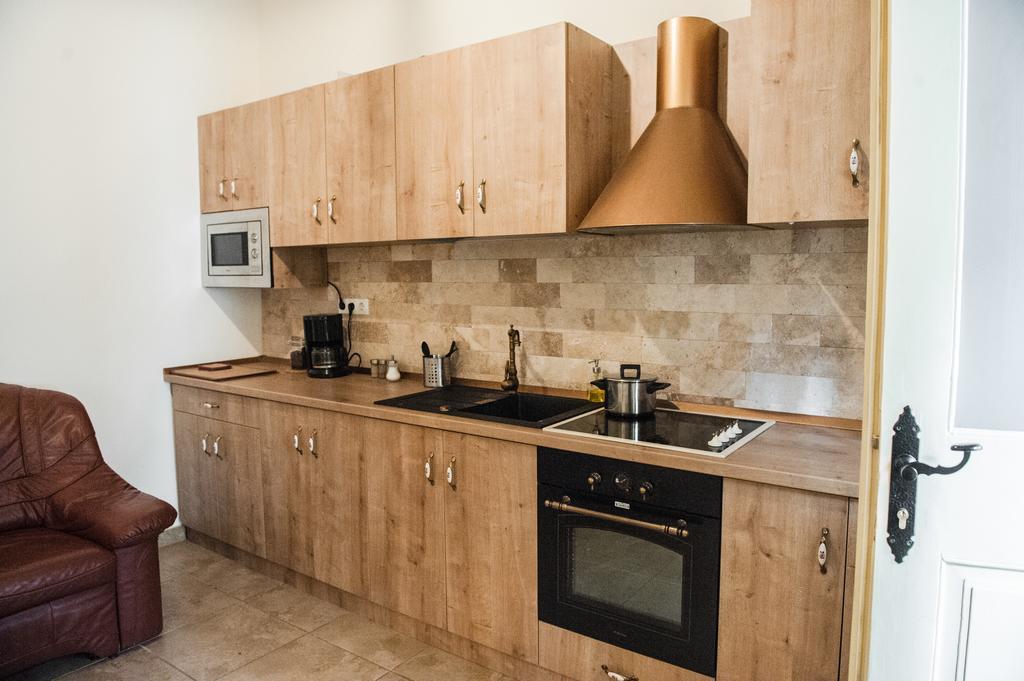 Brukenthal Central Apartments Sibiu Quarto foto