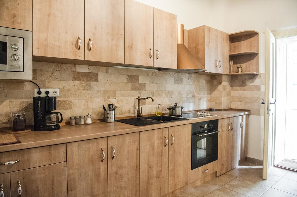 Brukenthal Central Apartments Sibiu Quarto foto