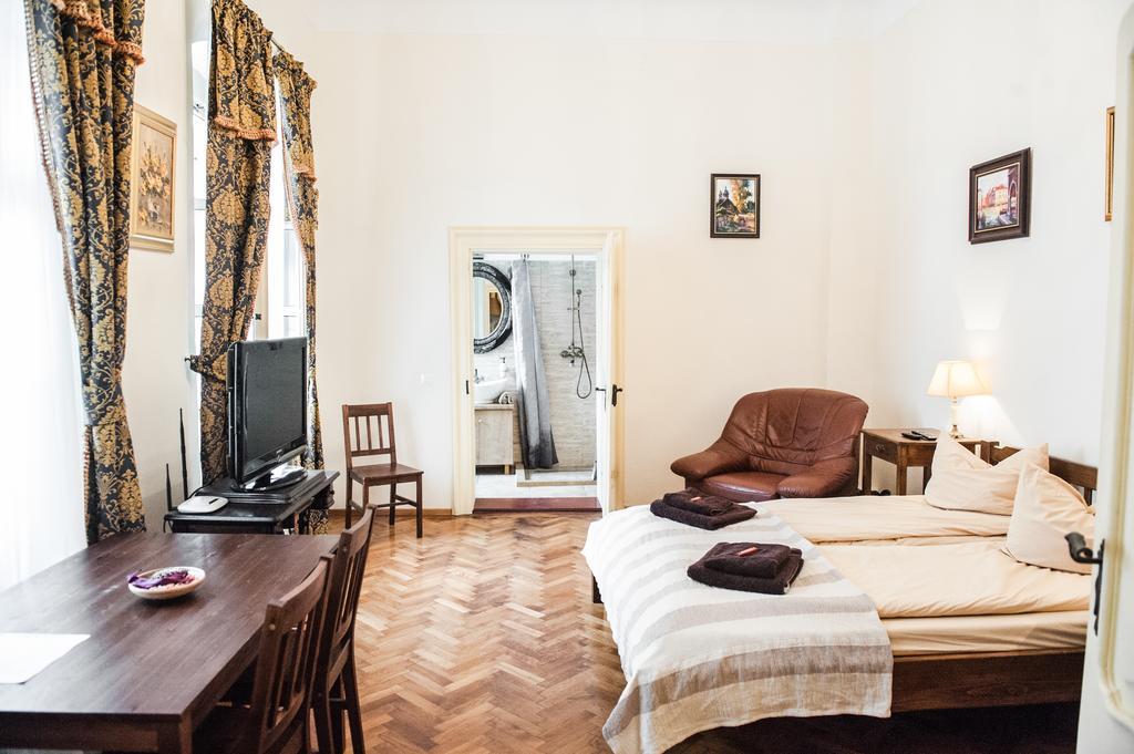 Brukenthal Central Apartments Sibiu Quarto foto