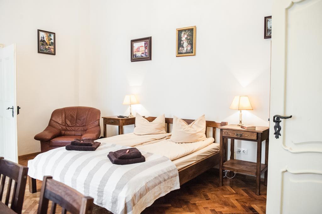 Brukenthal Central Apartments Sibiu Quarto foto