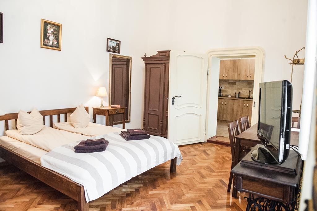 Brukenthal Central Apartments Sibiu Quarto foto