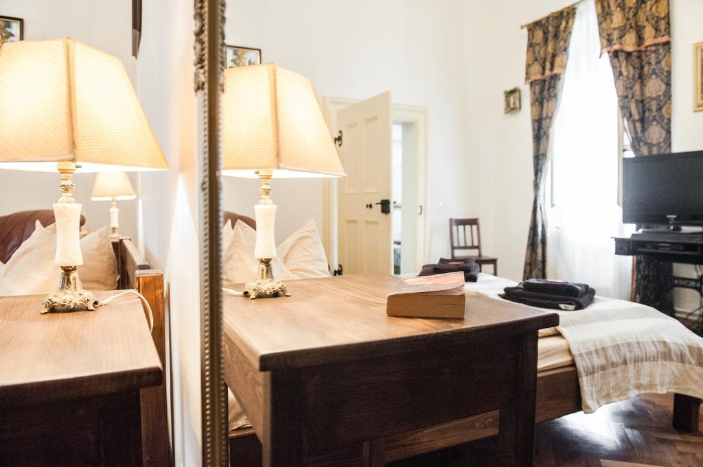 Brukenthal Central Apartments Sibiu Quarto foto