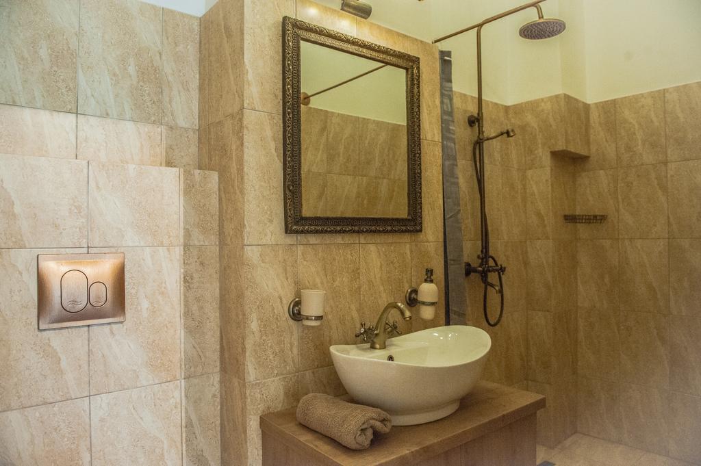 Brukenthal Central Apartments Sibiu Quarto foto