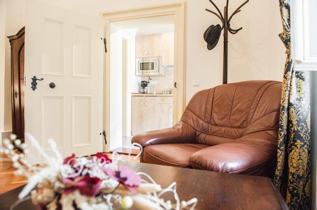 Brukenthal Central Apartments Sibiu Quarto foto