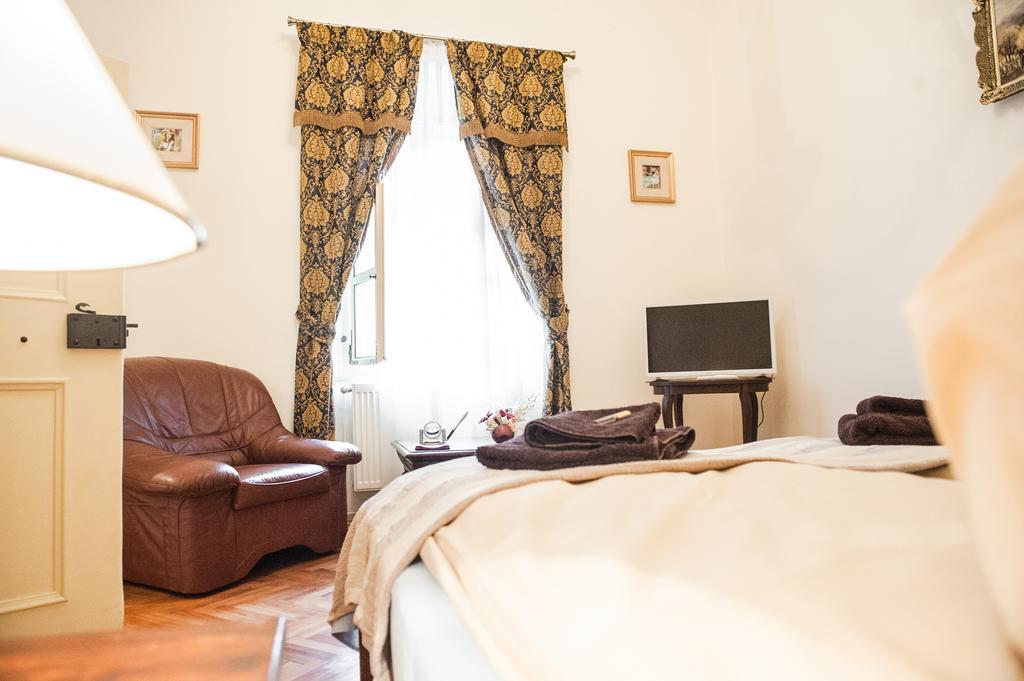 Brukenthal Central Apartments Sibiu Quarto foto